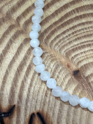 Pulsera piedra luna facetada 3 mm JoyeriamineralespulserasTienda esotérica Málaga - La Tienda de Tata Magic: tienda Esotérica en Málaga