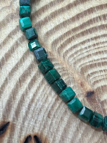 pulsera malaquita facetada JoyeriamineralespulserasTienda esotérica Málaga - La Tienda de Tata Magic: tienda Esotérica en Málaga