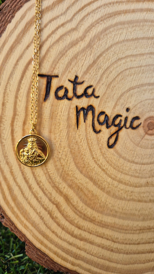 Colgante Virgen del Carmen en Acero Dorado - Amuleto para las Ánimas del Purgatorio