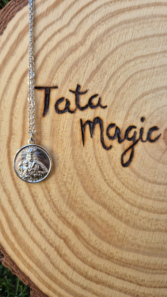 Colgante Virgen del Carmen en Acero Plateado - Amuleto de Devoción para las Ánimas del Purgatorio