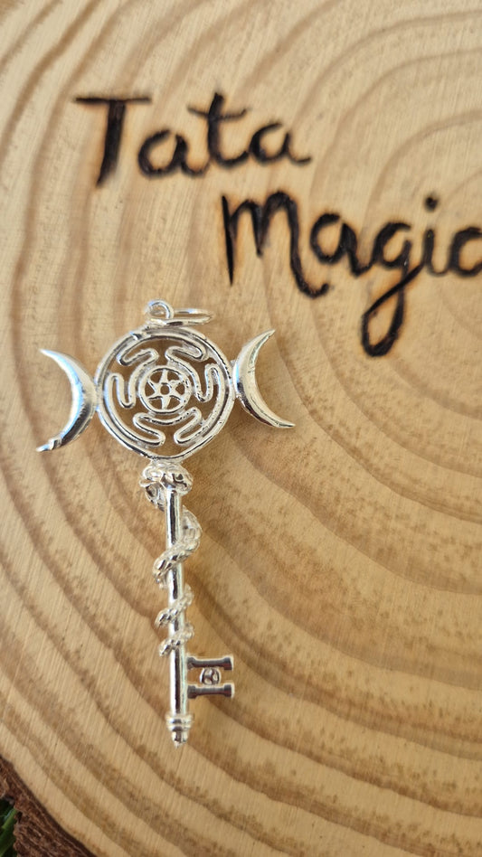 Colgante Llave de Hécate de Plata Consagrada - Amuleto de Protección y Poder Femenino