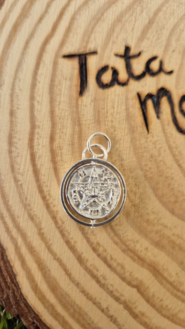 Colgante Doble Protección Giratorio en Plata - Nudo de Bruja y Tetragramaton Consagrado (sin cadena)