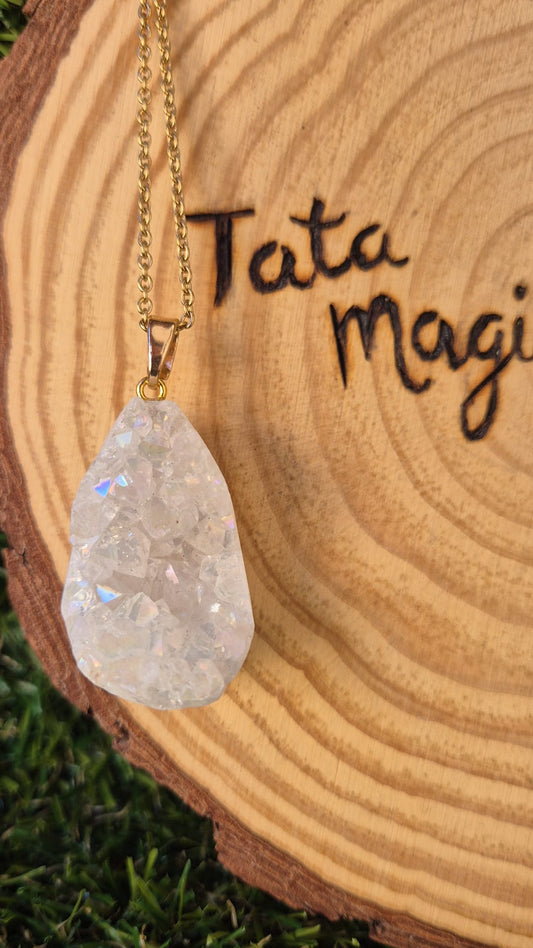 Colgante Drusa Aqua Aura Cuarzo Cristal en Acero Dorado - Protección, Claridad y Elevación Espiritual
