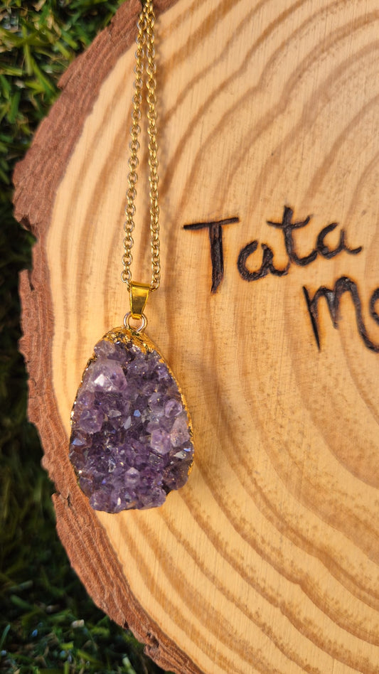 Colgante Drusa Amatista en Acero Dorado - Protección, Paz Interior y Energía Espiritual