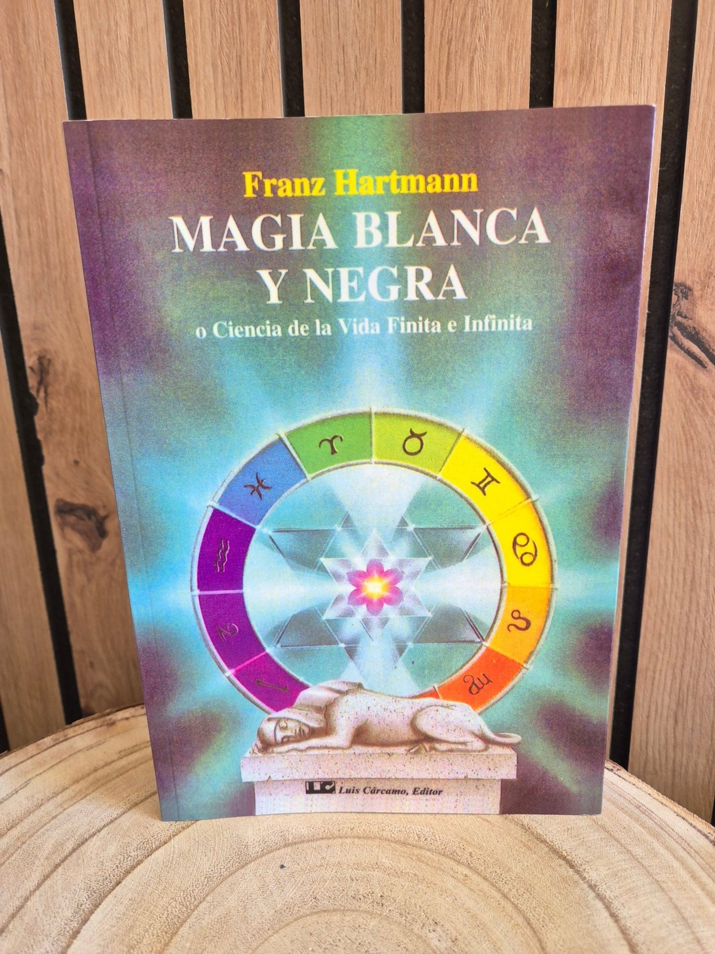 Magia Blanca y Magia Negra — Guía Completa de las Artes Mágicas LibrosTienda esotérica Málaga - La Tienda de Tata Magic: tienda Esotérica en Málaga