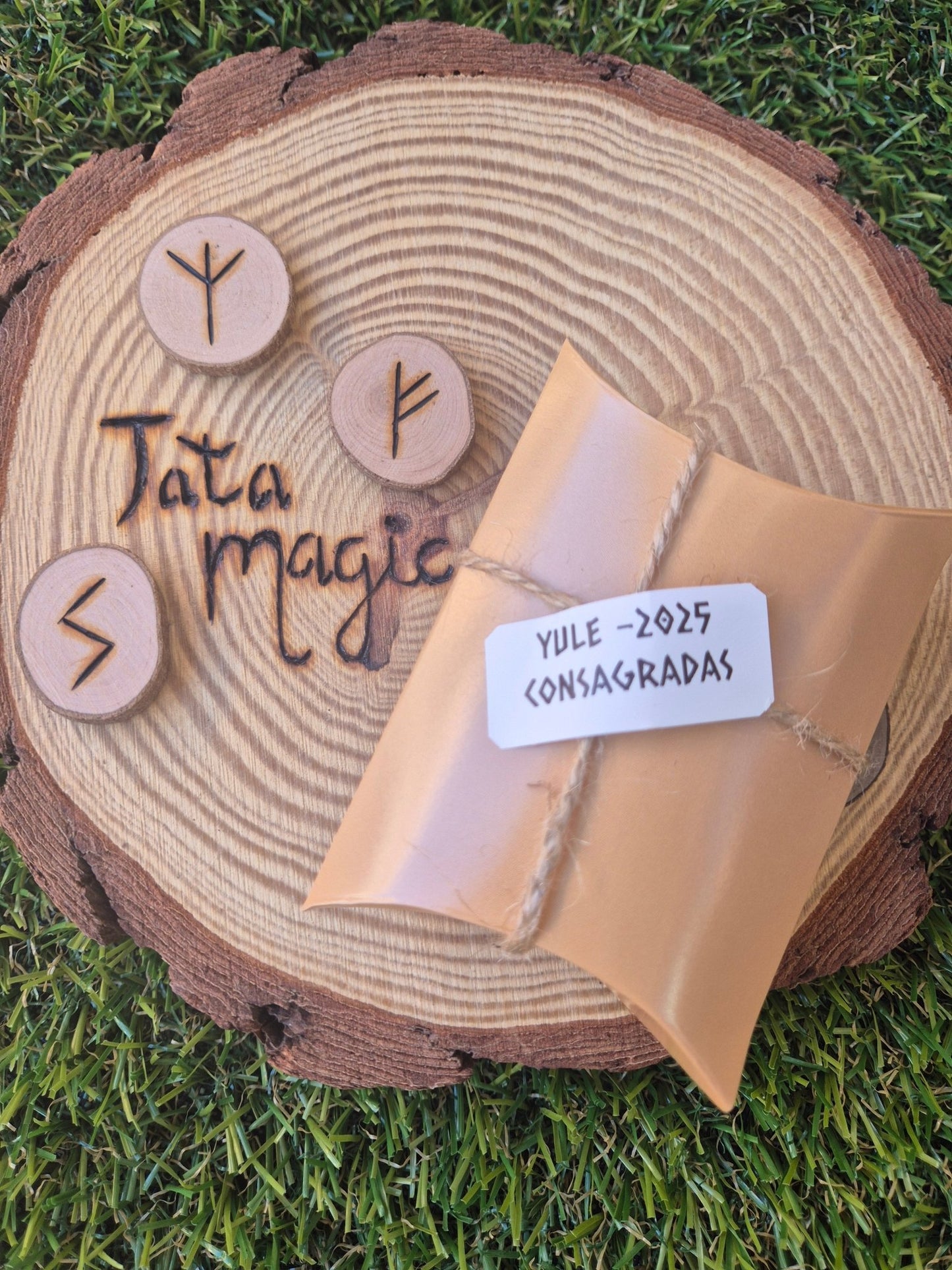 Pack Runas Yule Consagradas - Renacer, Abundancia y Protección Tienda esotérica Málaga - La Tienda de Tata Magic: tienda Esotérica en Málaga