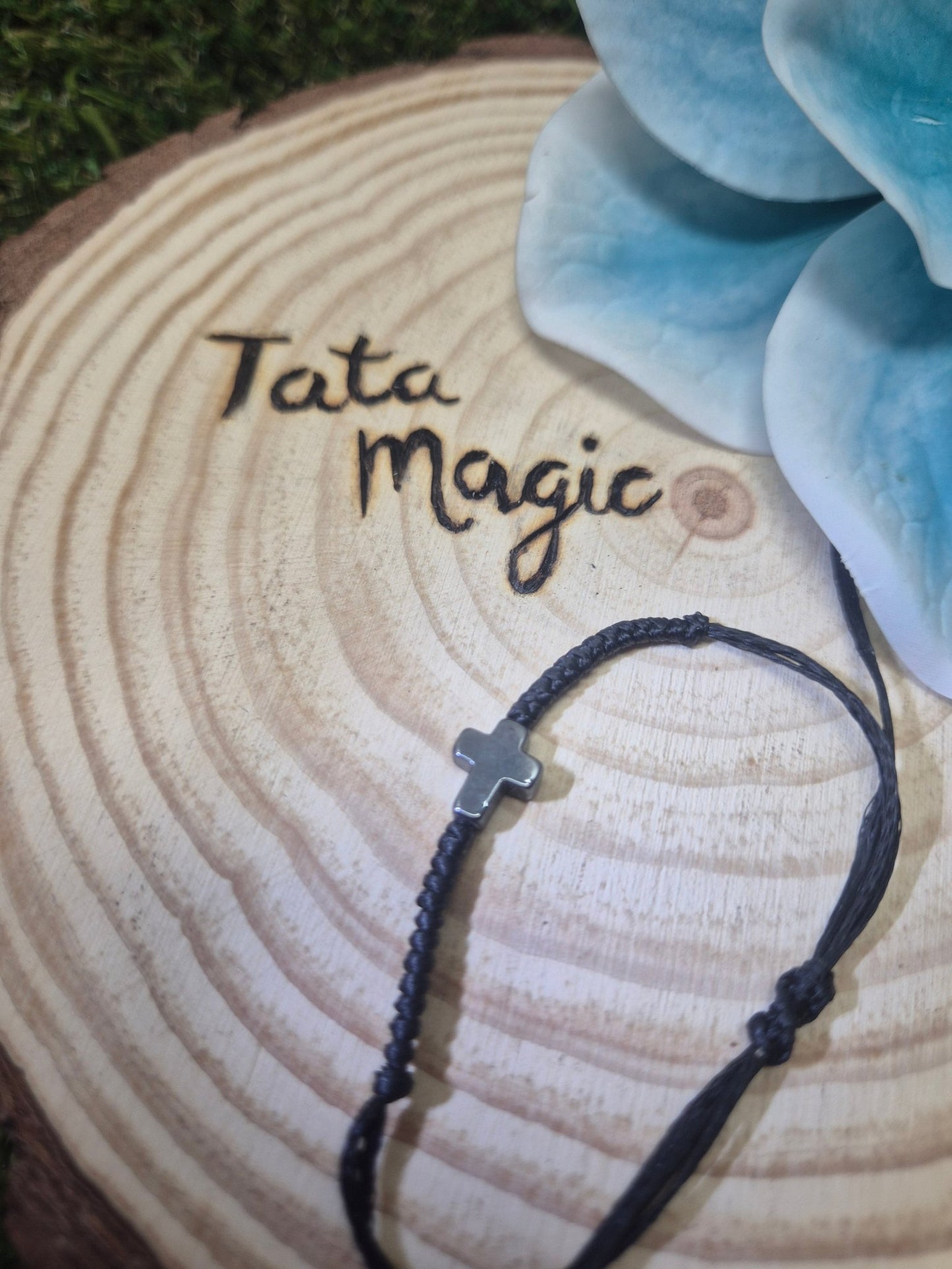 Pulsera Cruz de Hematite - Protección, fuerza espiritual y escudo energético JoyeriamineralespulserasTienda esotérica Málaga - La Tienda de Tata Magic: tienda Esotérica en Málaga