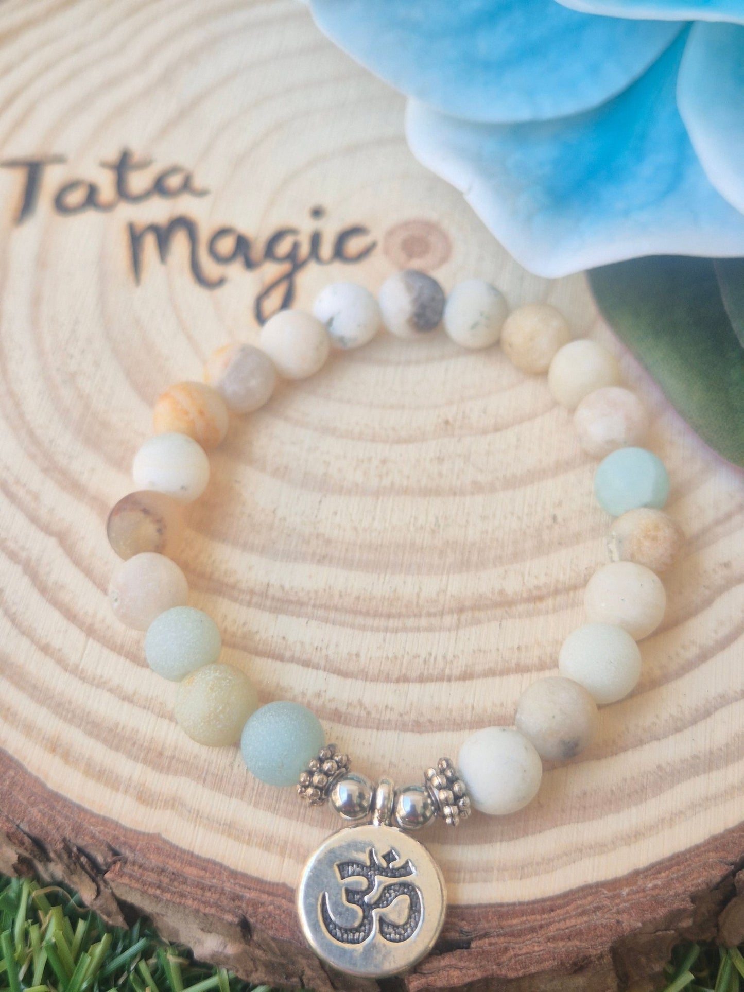 Pulsera de Amazonita con OM - Calma y Armonía Espiritual Tienda esotérica Málaga - La Tienda de Tata Magic: tienda Esotérica en Málaga