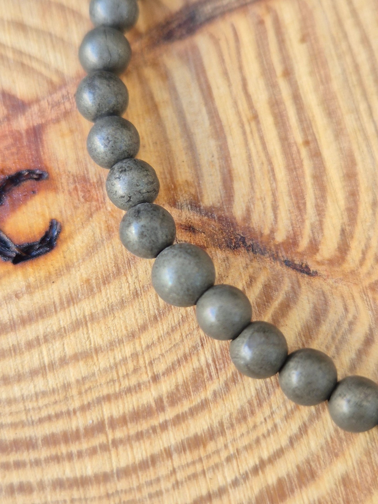 Pulsera de Pirita 4mm - Abundancia, Éxito y Protección JoyeriamineralespulserasTienda esotérica Málaga - La Tienda de Tata Magic: tienda Esotérica en Málaga