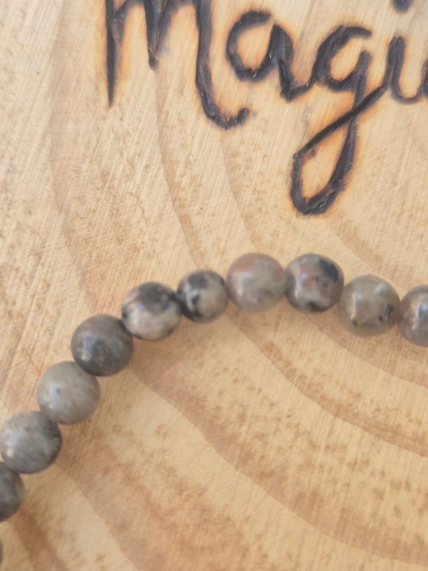 Pulsera de Yooperlita 4mm - Piedra del Resplandor, Confianza y Verdad JoyeriamineralespulserasTienda esotérica Málaga - La Tienda de Tata Magic: tienda Esotérica en Málaga