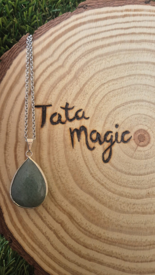 Colgante Gota de Cuarzo Verde en Baño de Plata - Amuleto de Sanación y Prosperidad (Sin cadena)