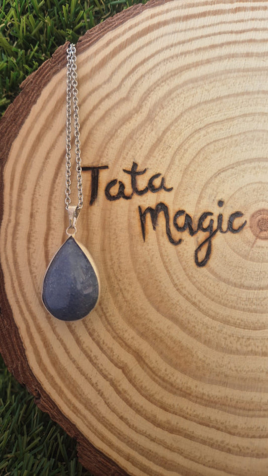 Colgante Gota de Cuarzo Azul en Baño de Plata - Amuleto de Calma y Comunicación (Sin cadena)