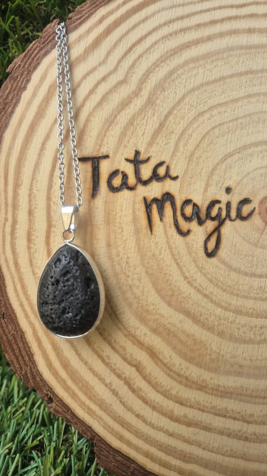 Colgante de Piedra Lava en Acero - Amuleto Energético (Forma aleatoria)