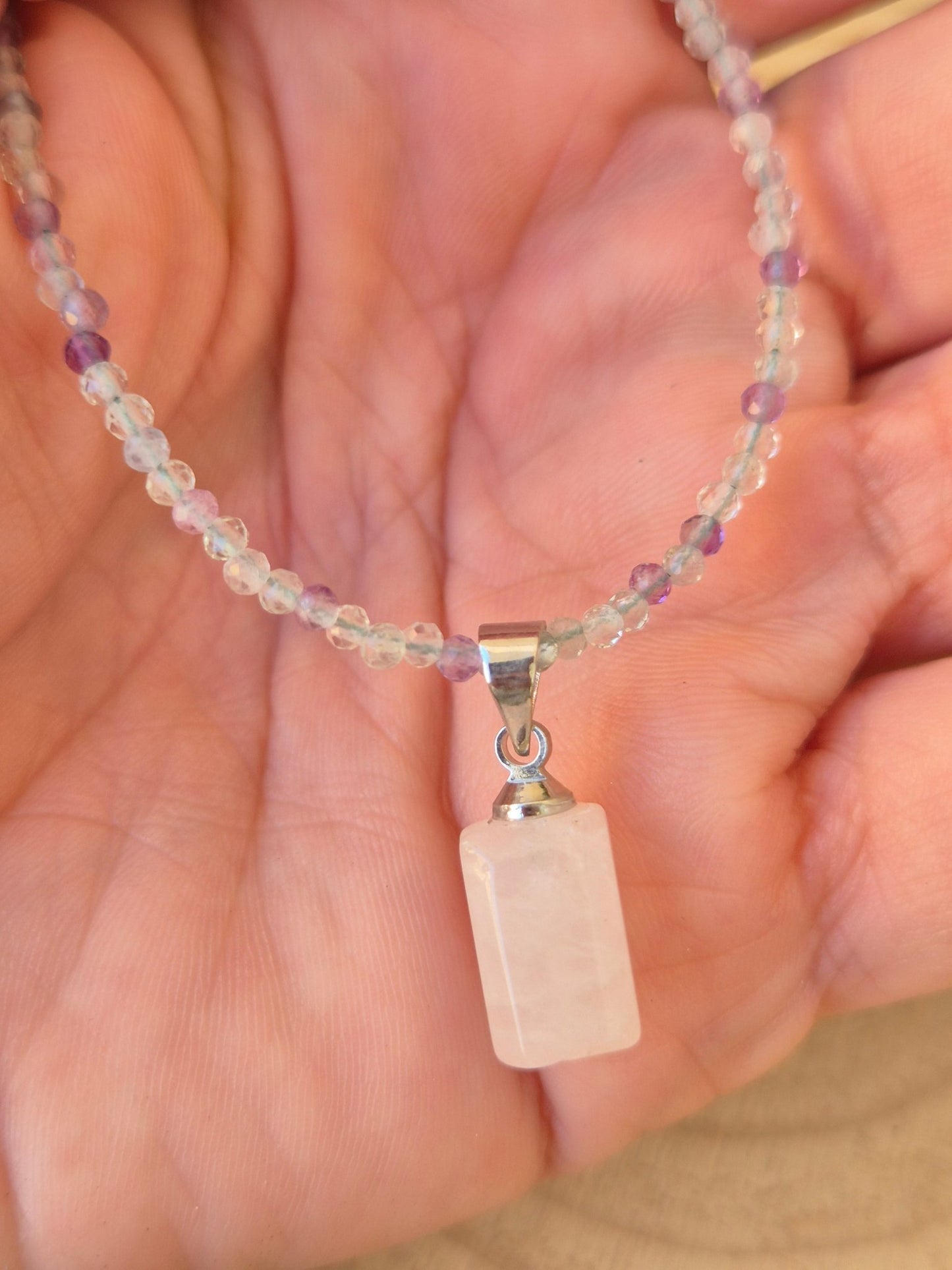 Collar de Fluorita Facetada con Cuarzo Rosa 2mm - Amor, Claridad y Equilibrio JoyeriamineralescolgantesTienda esotérica Málaga - La Tienda de Tata Magic: tienda Esotérica en Málaga