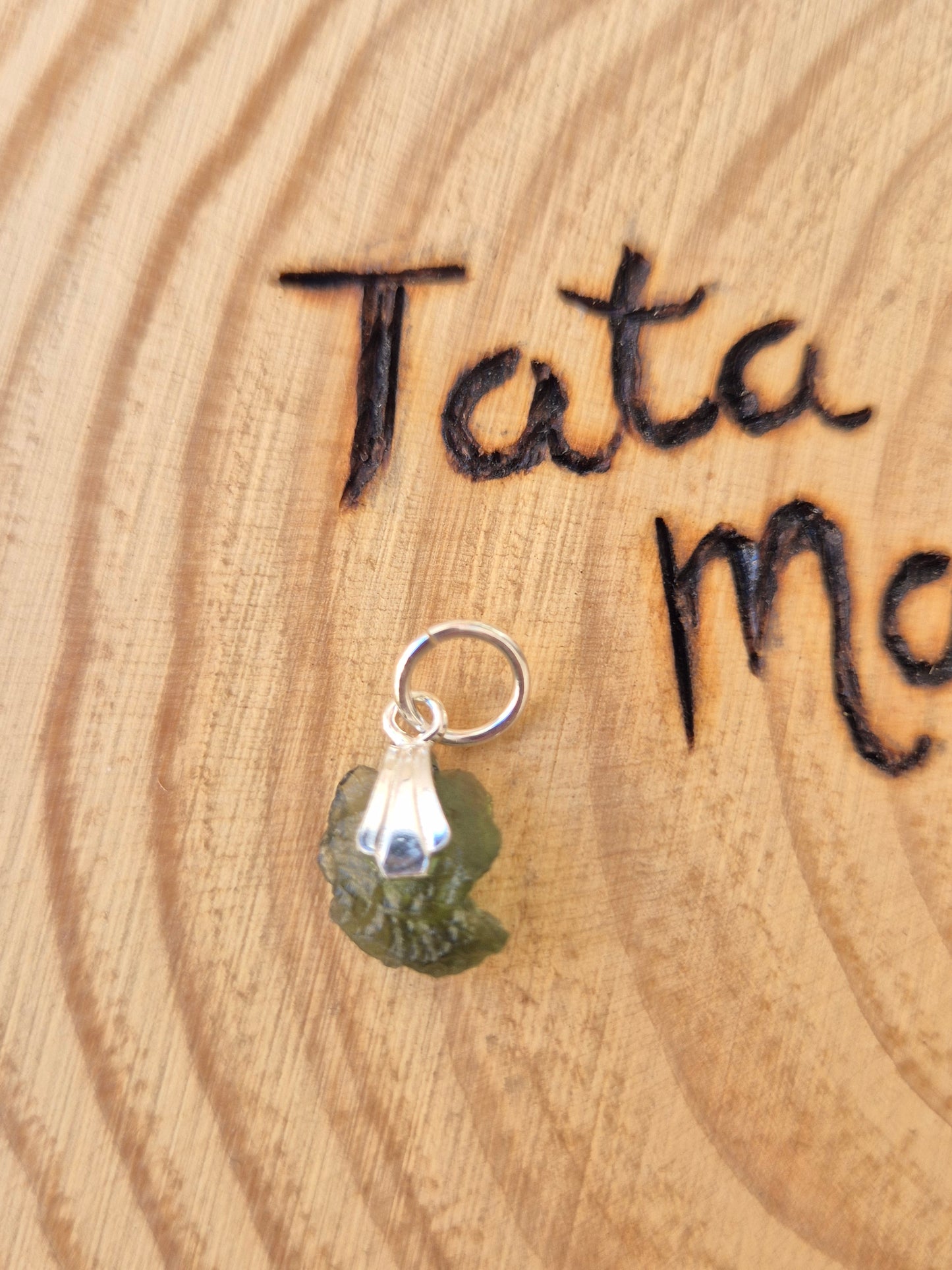 Moldavita - Piedra de Transformación y Conexión Cósmica con enganche de plata