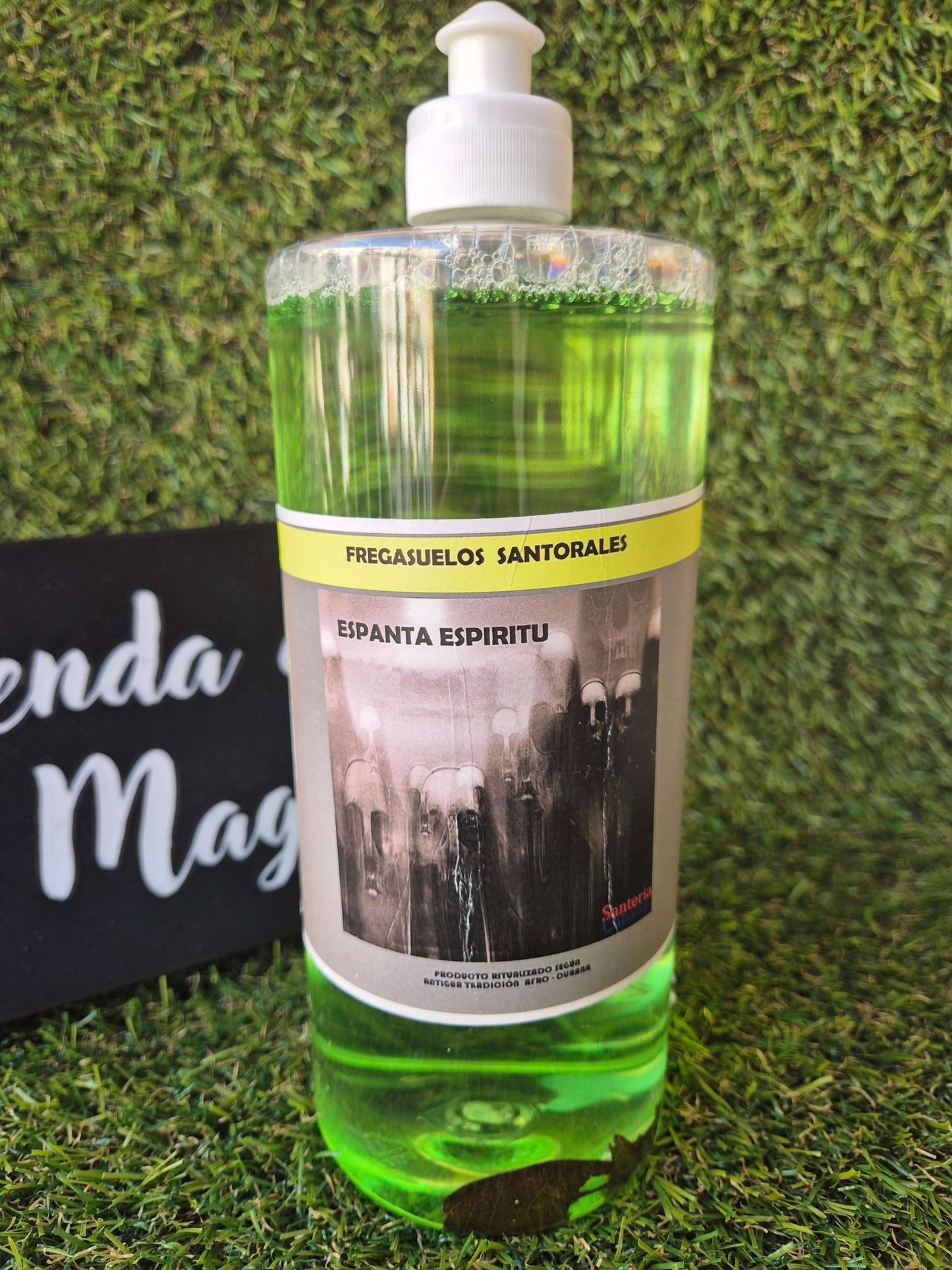Friegasuelos Santorales Espanta Espíritus de 1 Litro con Hierbas - Limpieza Energética y Protección del Hogar Ritualizado según la Tradición Afro Cubana Tienda esotérica Málaga - La Tienda de Tata Magic: tienda Esotérica en Málaga