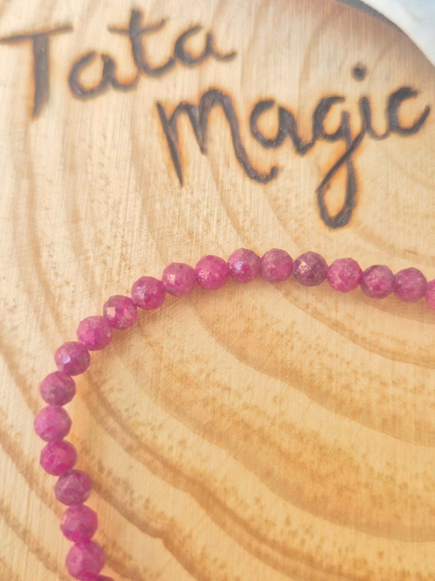 Pulsera Rubi Facetado 3 mm - Energía, Pasión y Fuerza Interior JoyeriamineralespulserasTienda esotérica Málaga - La Tienda de Tata Magic: tienda Esotérica en Málaga