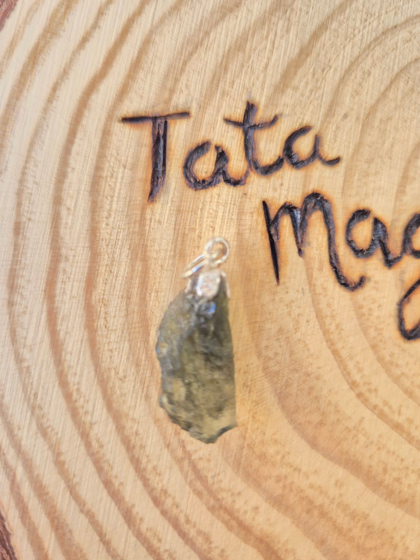 Moldavita - Piedra de Transformación y Conexión Cósmica con enganche de plata