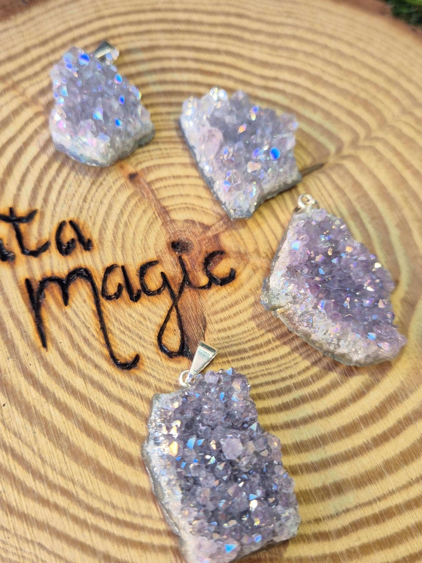 Colgante Drusa de Aqua Aura Lila en Baño de Plata (Aleatorio) - Activación Espiritual e Intuición Tienda esotérica Málaga - La Tienda de Tata Magic: tienda Esotérica en Málaga