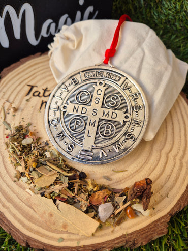 Medalla de San Benito Bendecida con Hierbas Consagradas - Protección y Limpieza Energética para el Hogar