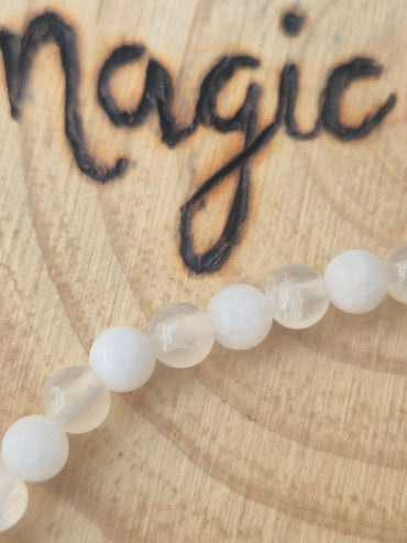 Pulsera Selenita con Tridacna - Equilibrio Emocional, Protección y Armonía interior JoyeriamineralespulserasTienda esotérica Málaga - La Tienda de Tata Magic: tienda Esotérica en Málaga