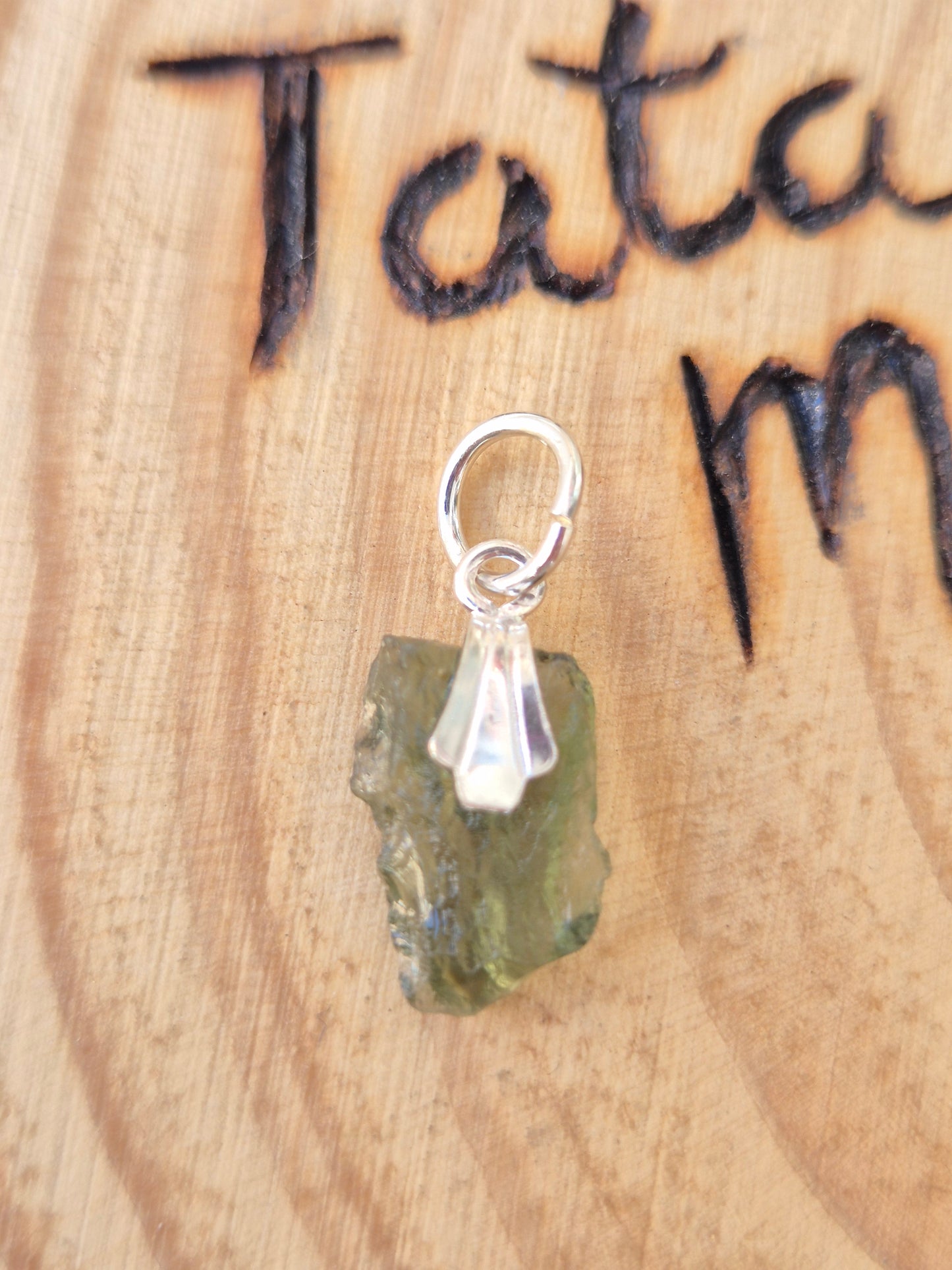 Moldavita - Piedra de Transformación y Conexión Cósmica con enganche de plata