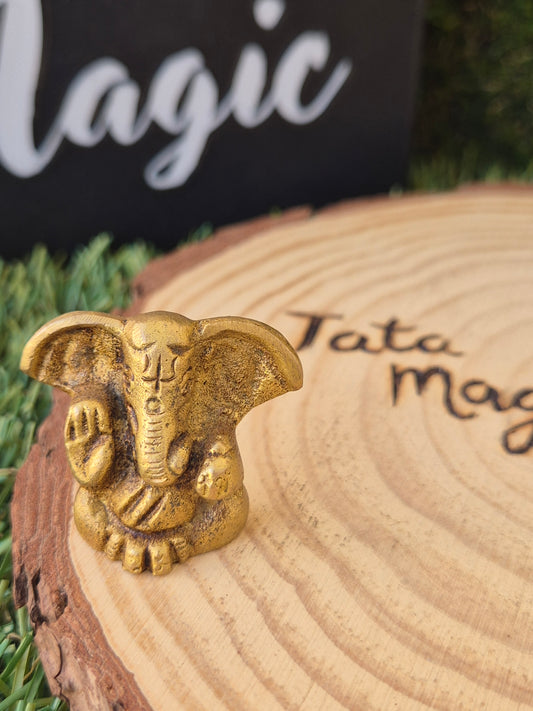 Mini Elefante de Ganesha en Metal Dorado - Amuleto de Abundancia y Protección