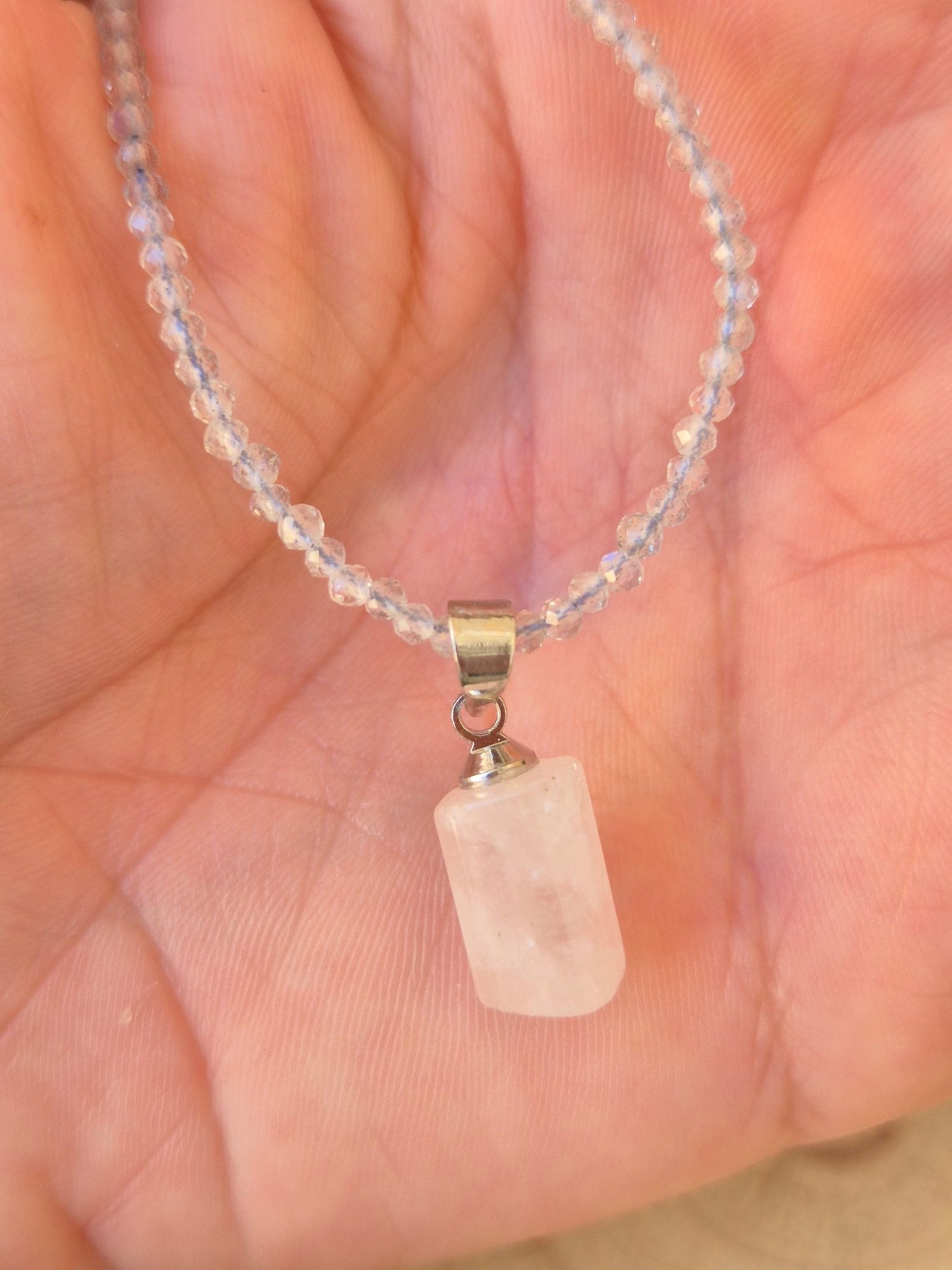 Collar de Labradorita Azul Facetada con Cuarzo Rosa 2mm - Intuición y Protección JoyeriamineralescolgantesTienda esotérica Málaga - La Tienda de Tata Magic: tienda Esotérica en Málaga