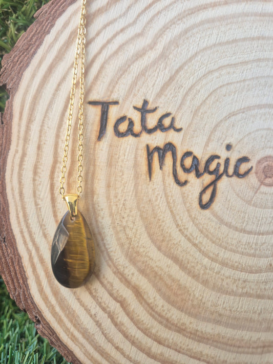 Colgante de Ojo de Tigre Facetado con Cadena Acero Dorado- Protección y Éxito