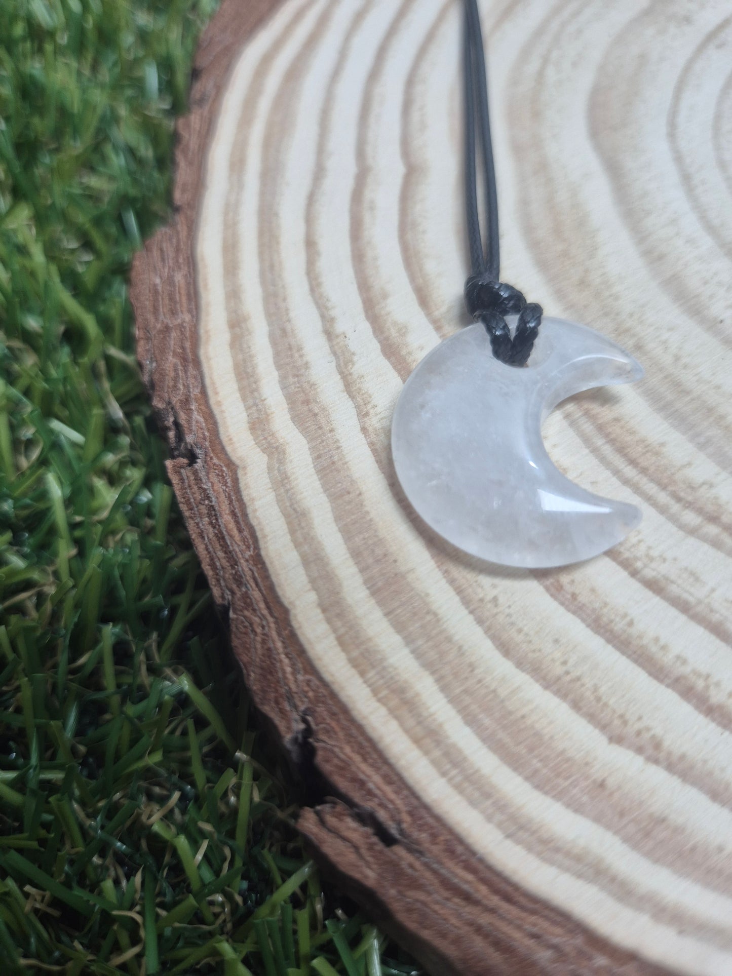 Amuleto Colgante de mineral en forma de Luna para Manifestar-Ciclos, intuición y poder femenino