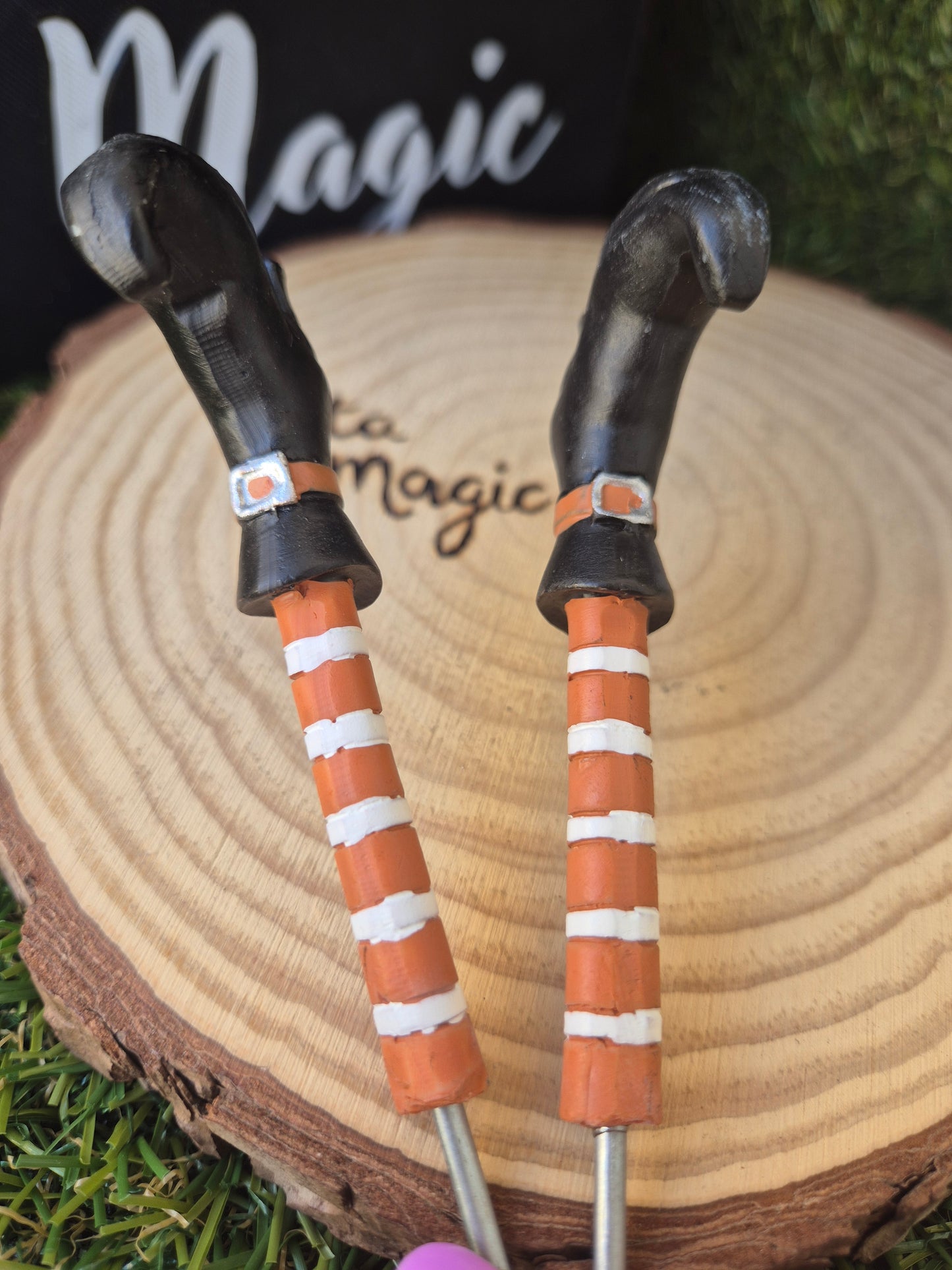 Adorno para Maceta Piernas de Bruja - Decoración Mágica para Jardín, Halloween o Rincones Esotéricos