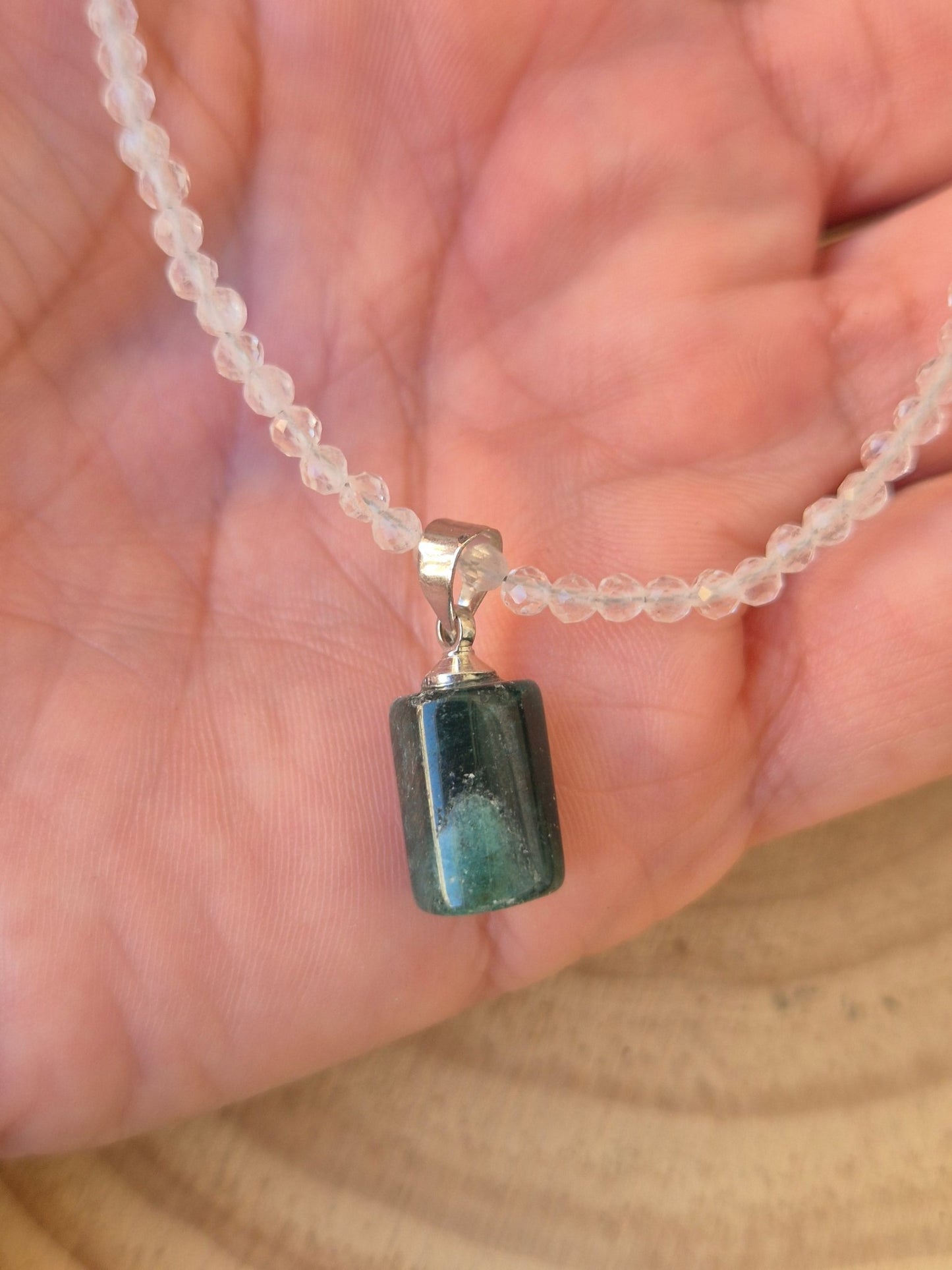 Collar de Cuarzo Blanco Facetado con Apatito Azul 2 mm - Claridad y Comunicación JoyeriamineralescolgantesTienda esotérica Málaga - La Tienda de Tata Magic: tienda Esotérica en Málaga