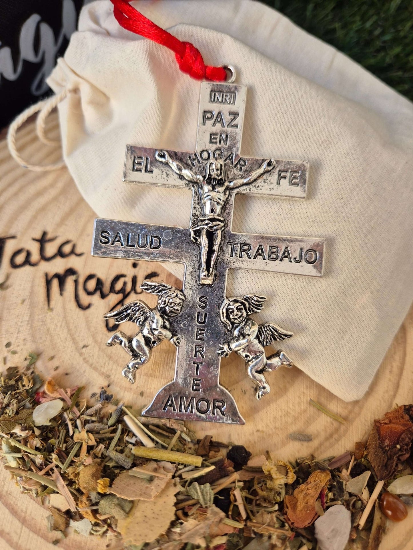 Cruz Caravaca Bendecida con Hierbas Consagradas - Protección y Bendición para el Hogar Tienda esotérica Málaga - La Tienda de Tata Magic: tienda Esotérica en Málaga