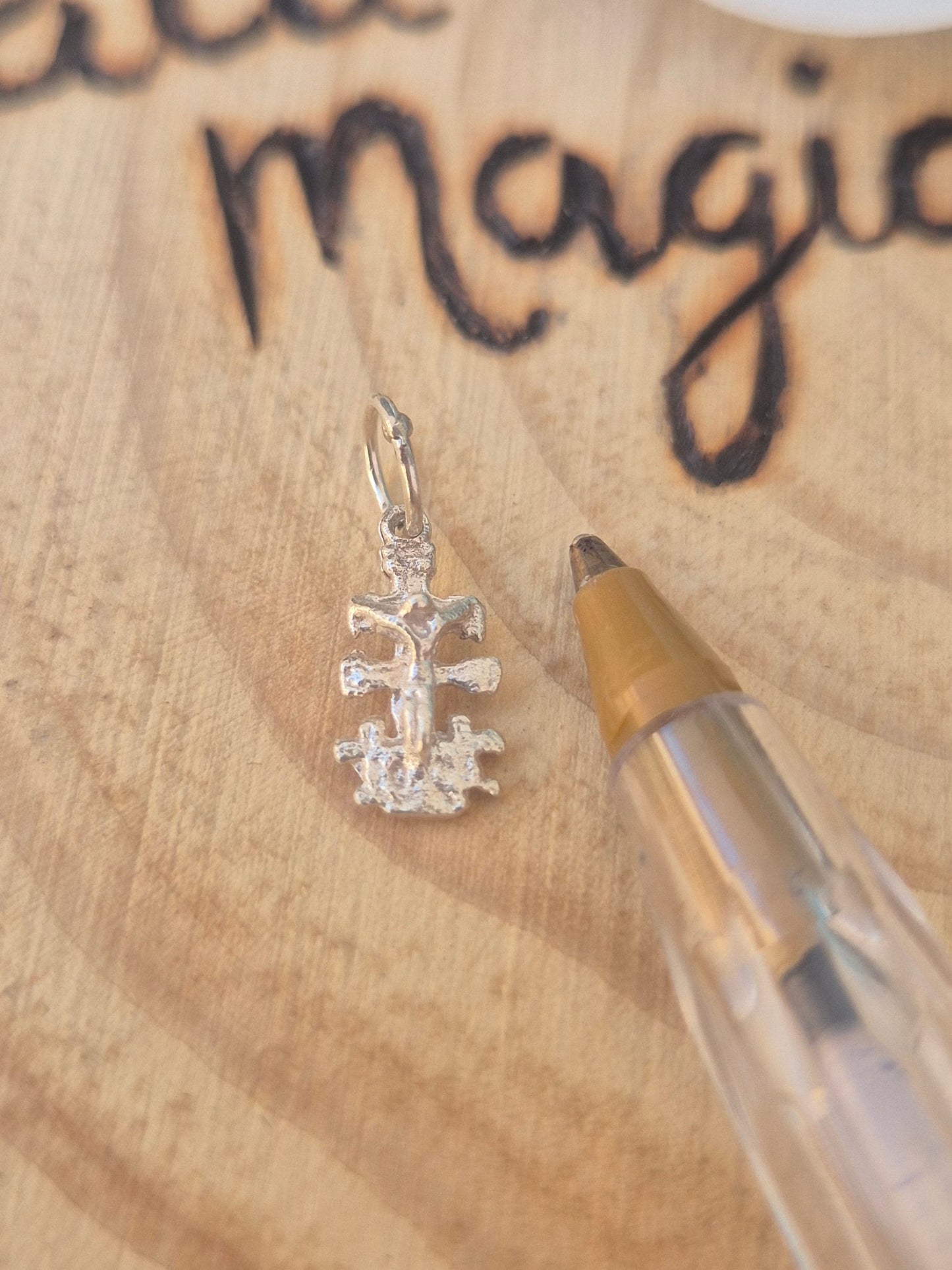 Colgante Cruz de Caravaca Mini Plata - Consagrada para protección y Fe divina Tienda esotérica Málaga - La Tienda de Tata Magic: tienda Esotérica en Málaga