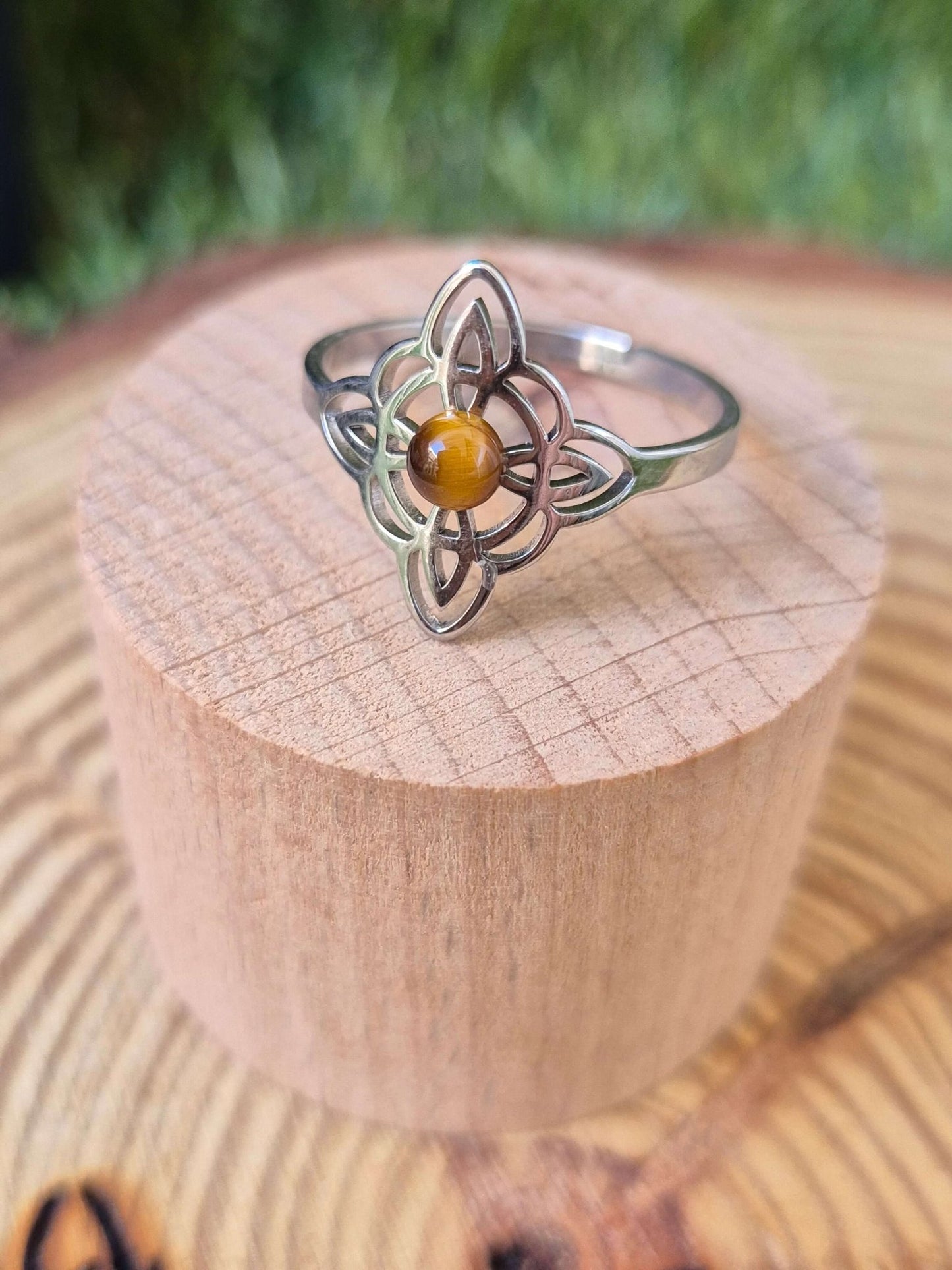 Anillo nudo de bruja ojo de tigre acero plateado consagrado JoyeriamineralesanillosTienda esotérica Málaga - La Tienda de Tata Magic: tienda Esotérica en Málaga