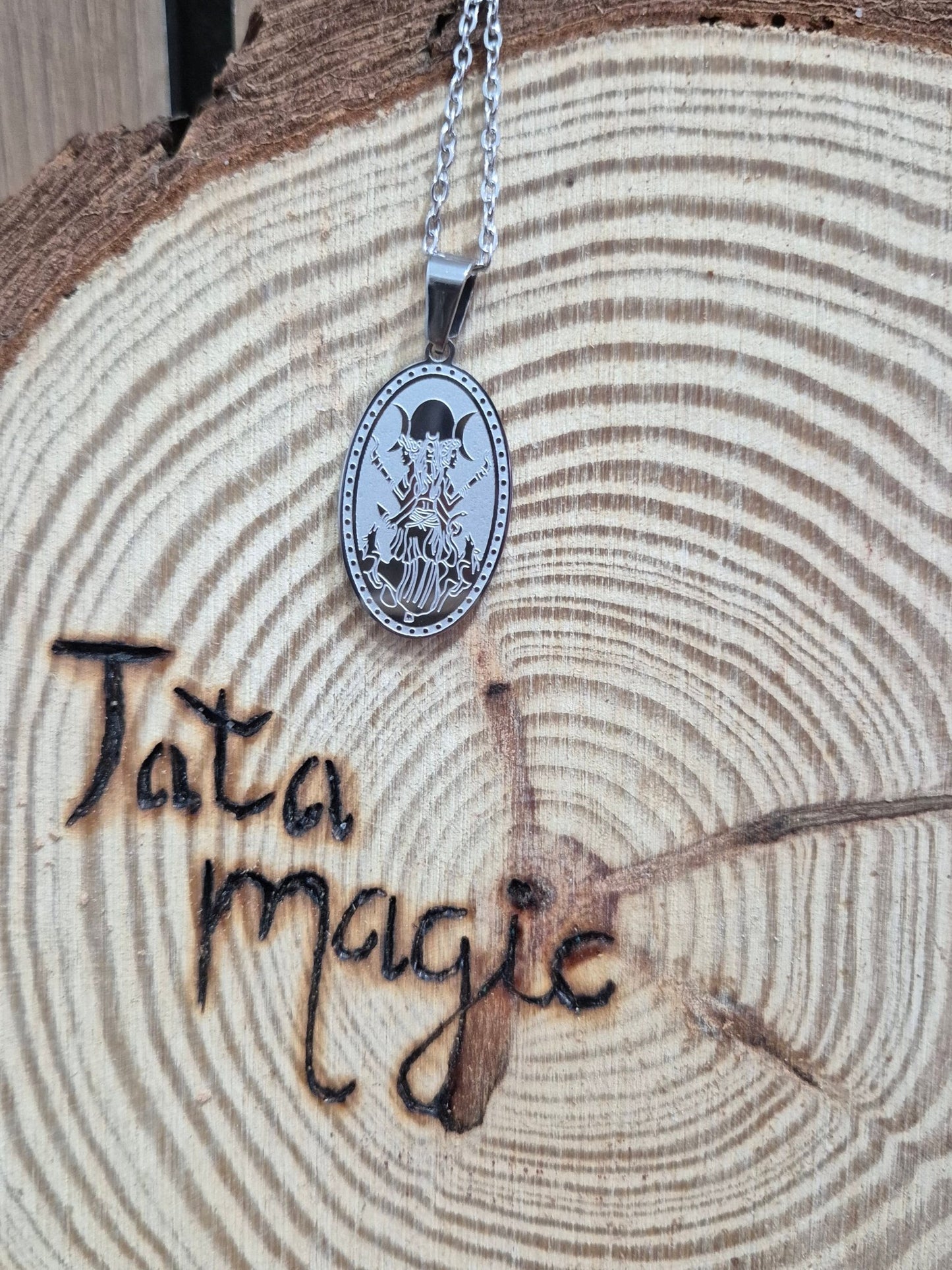 Collar Hécate Ovalado — Acero Inoxidable Plateado ColgantesaceroTienda esotérica Málaga - La Tienda de Tata Magic: tienda Esotérica en Málaga