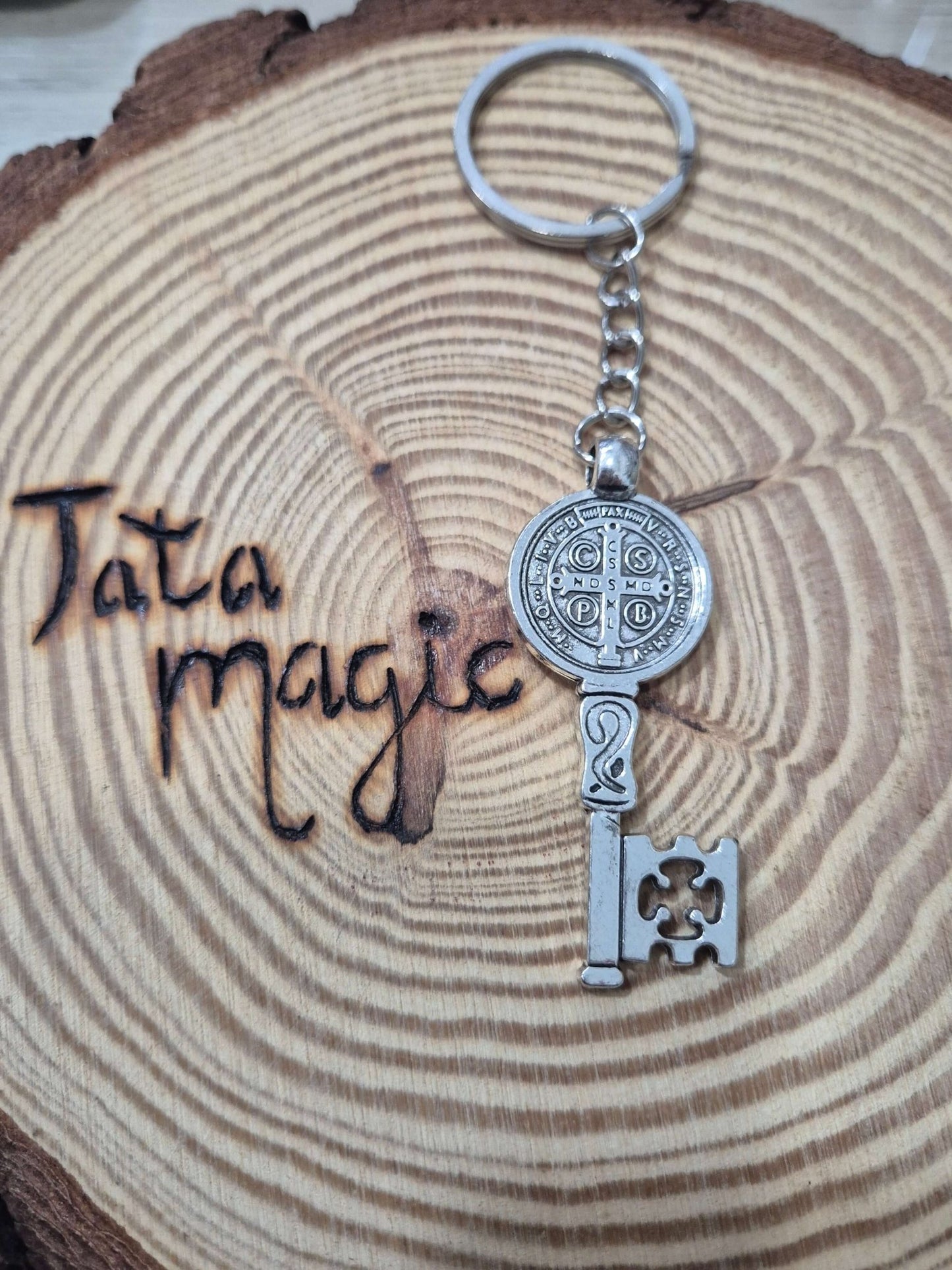 Llavero llave san benito LlaveroTienda esotérica Málaga - La Tienda de Tata Magic: tienda Esotérica en Málaga