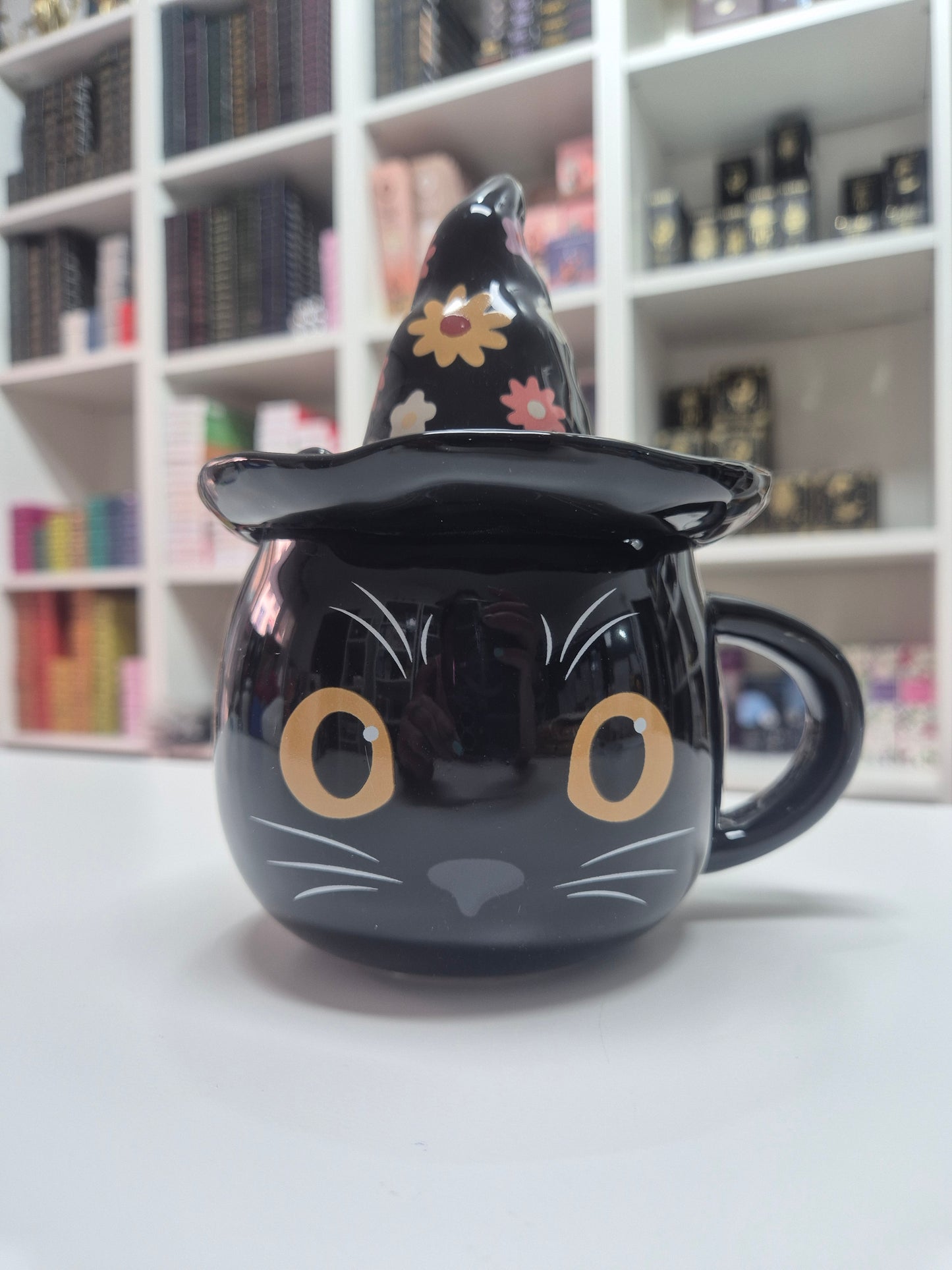 Taza de Gato negro con Gorro de Bruja -magia, intuición y estilo esotérico