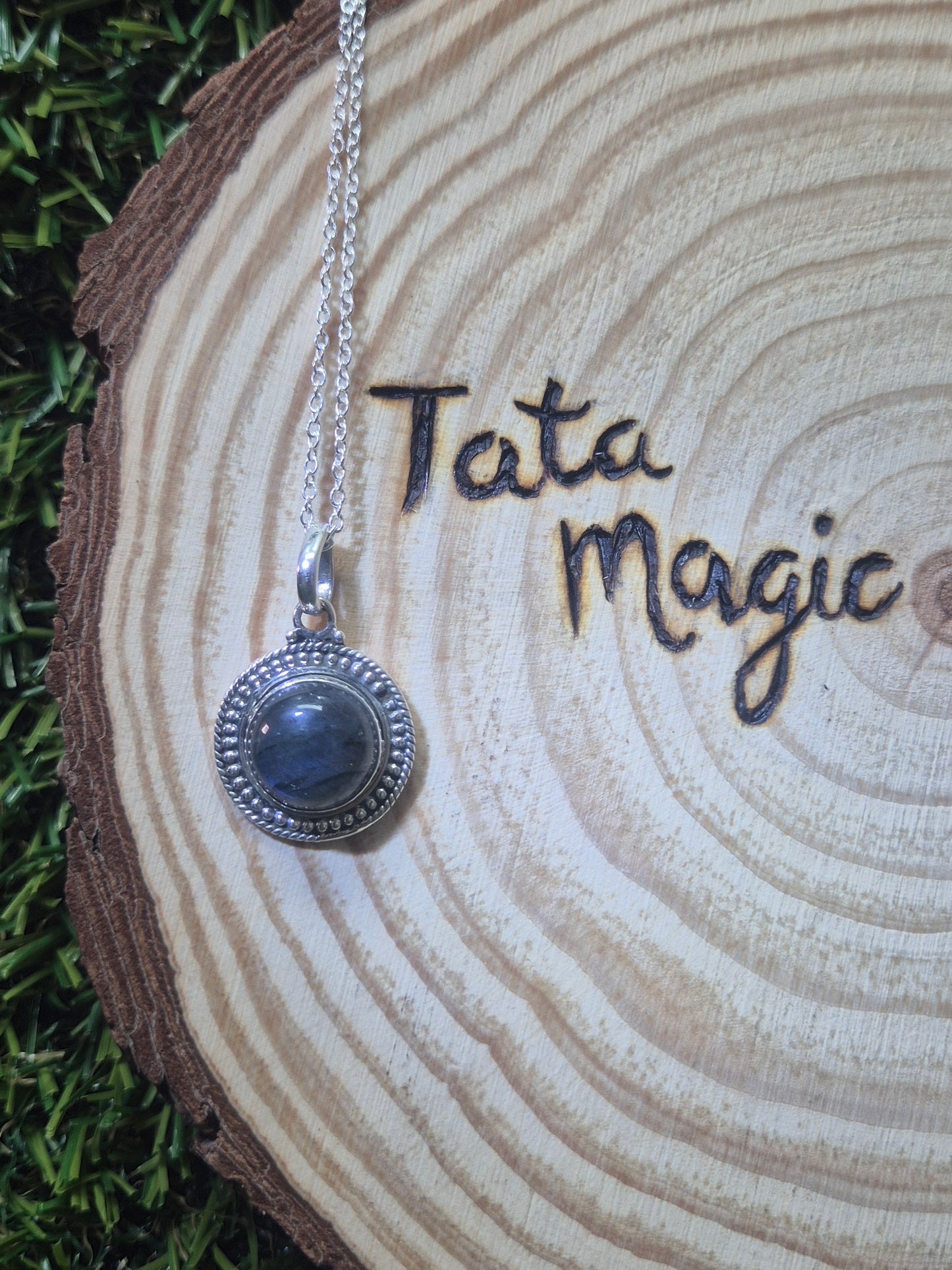 Colgante consagrado de labradorita en plata 925 con cadena- Magia, intuición y protección psíquica