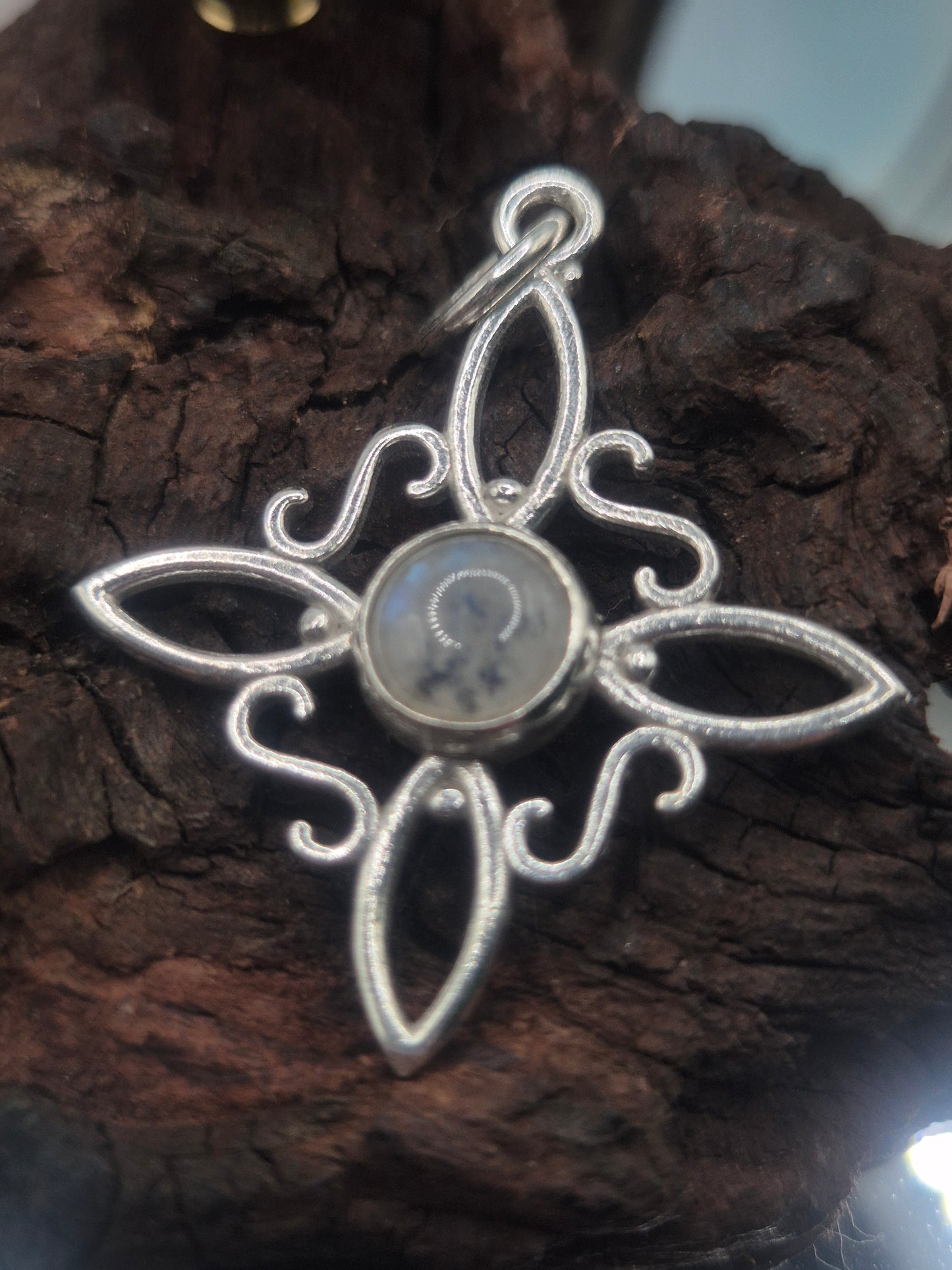 Nudo de Bruja de Plata 925 con Mineral Cuarzo Rosa