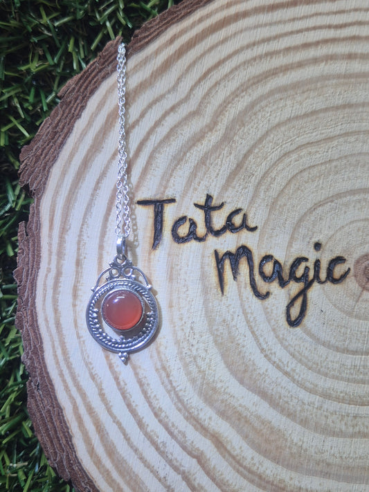 Colgante consagrado de carneola en plata 925 con cadena- Fuerza, creatividad y confianza personal