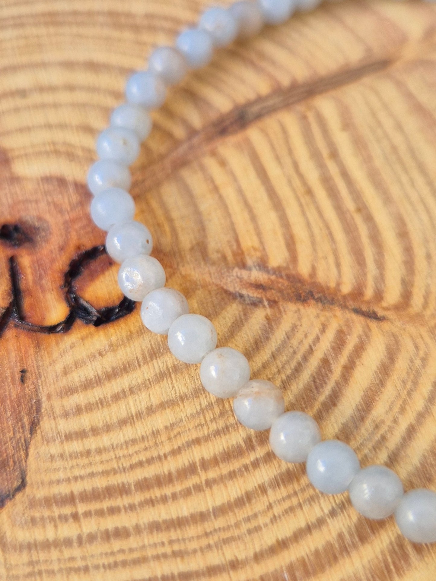 Pulsera de Angelita 4mm - Paz Interior y Conexión Espiritual Tienda esotérica Málaga - La Tienda de Tata Magic: tienda Esotérica en Málaga