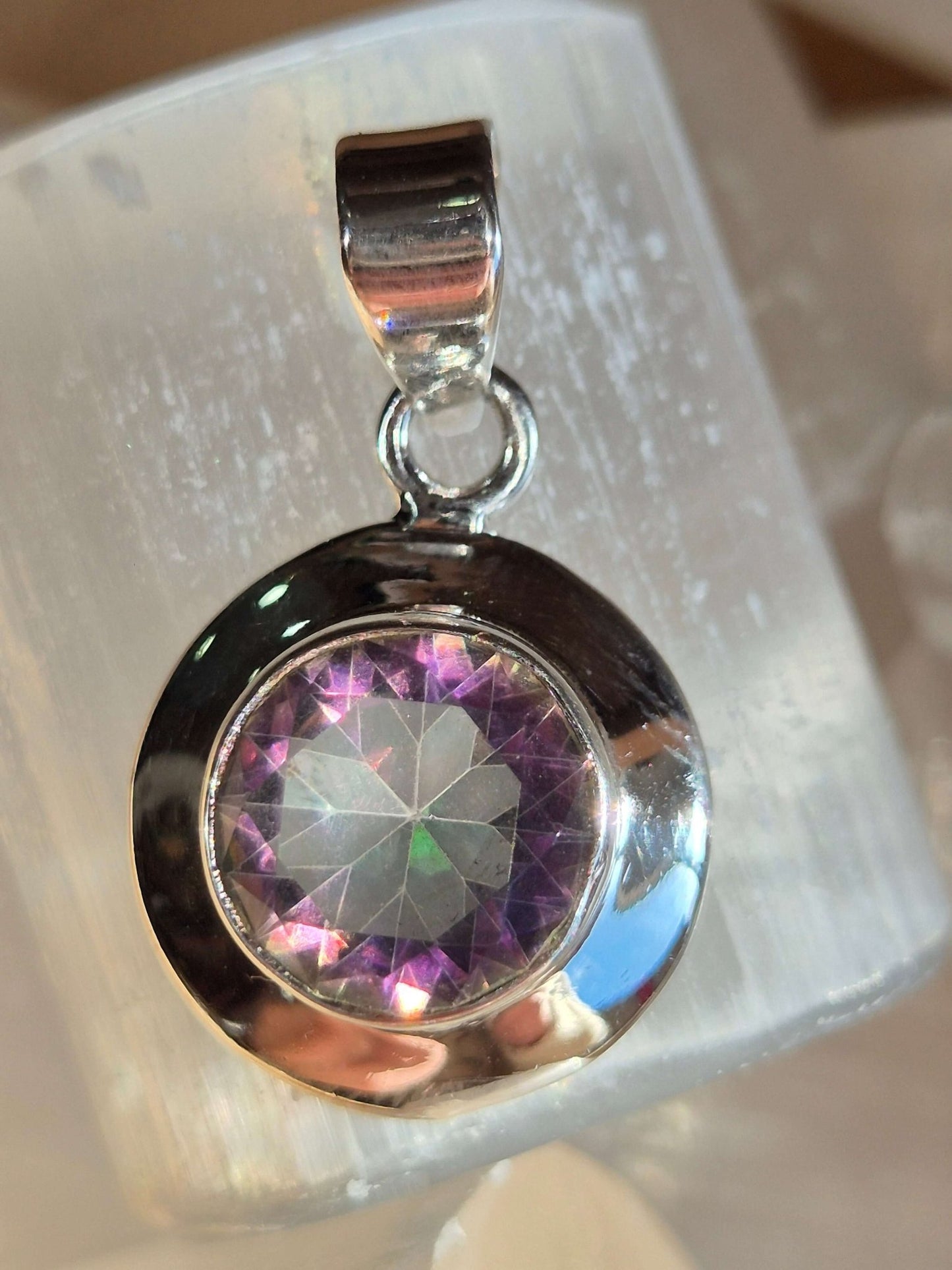 Colgante topacio mistico arocoiris redondo plata Tienda esotérica Málaga - La Tienda de Tata Magic: tienda Esotérica en Málaga