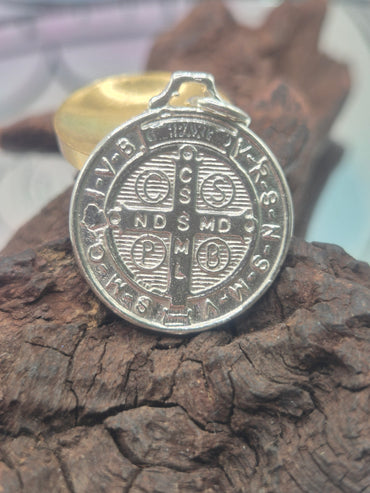 Medalla plata San Benito consagrada