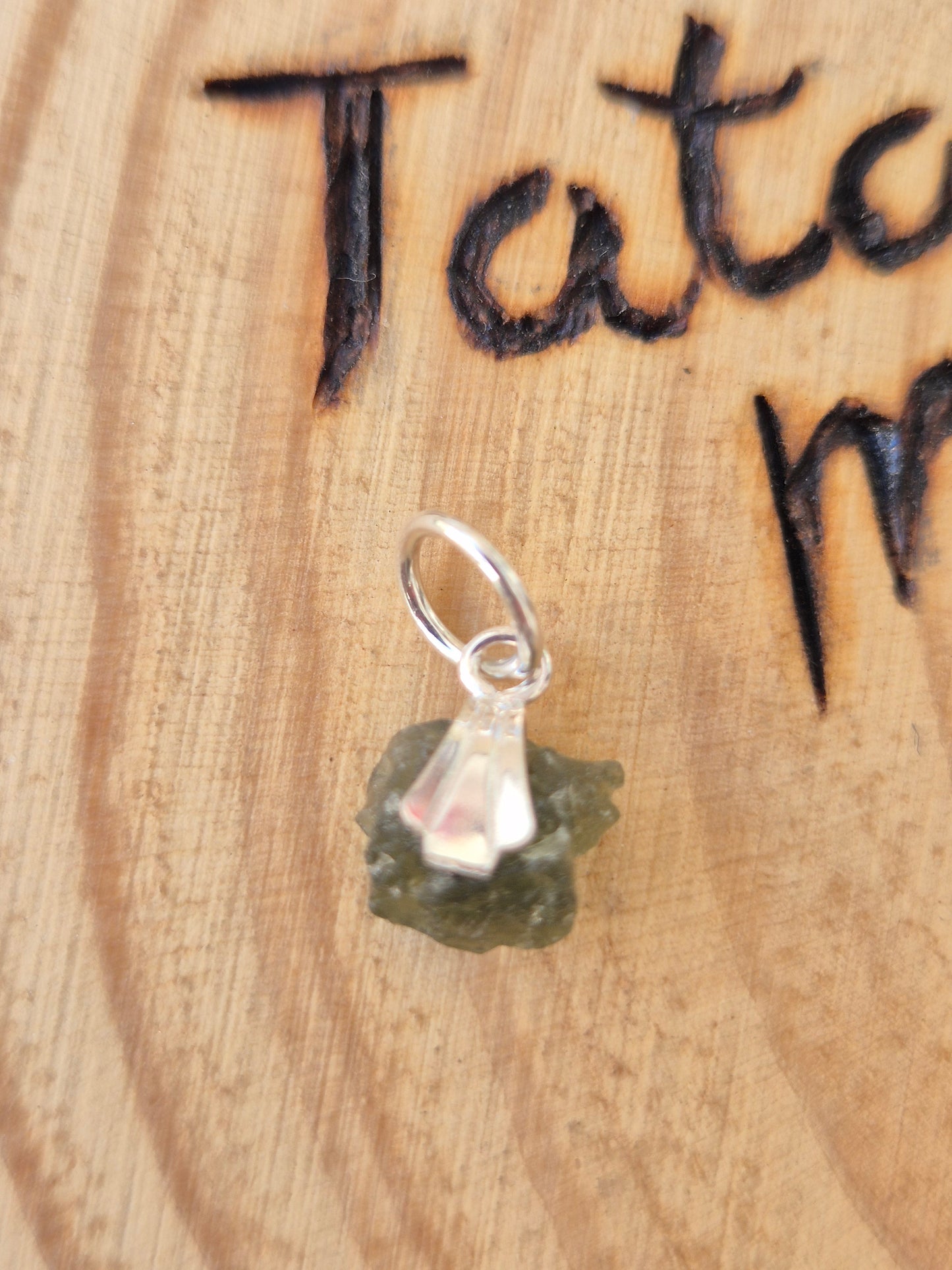 Moldavita - Piedra de Transformación y Conexión Cósmica con enganche de plata