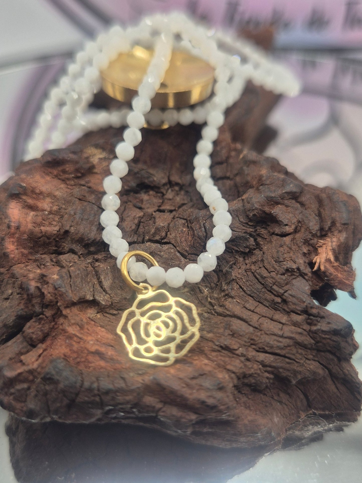 Collar Mineral Cuarzo Blanco Nudo de Bruja JoyeriamineralescolgantesTienda esotérica Málaga - La Tienda de Tata Magic: tienda Esotérica en Málaga