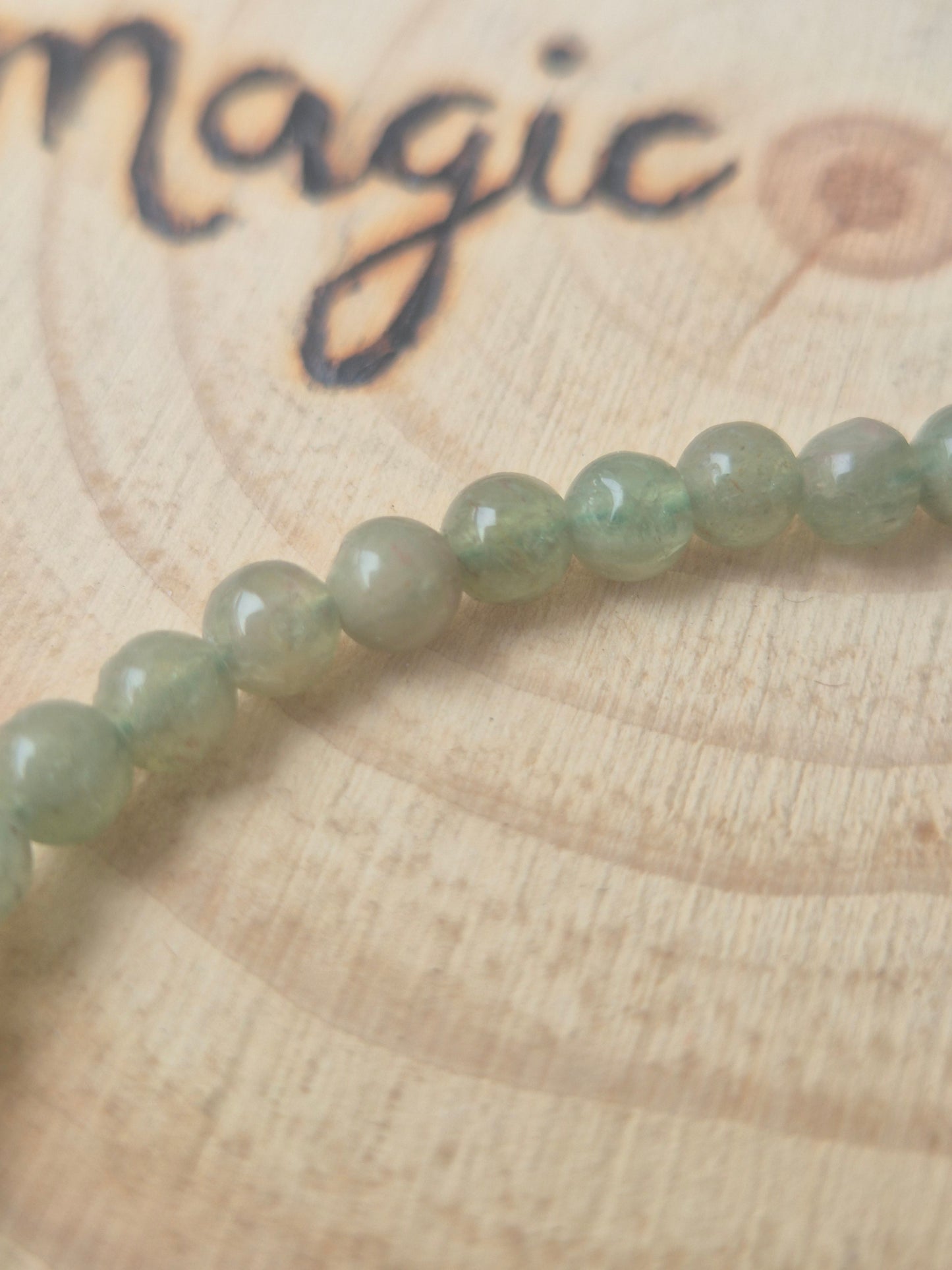 Pulsera de Apatita Verde 4mm - Vitalidad, Motivación y Equilibrio Emocional