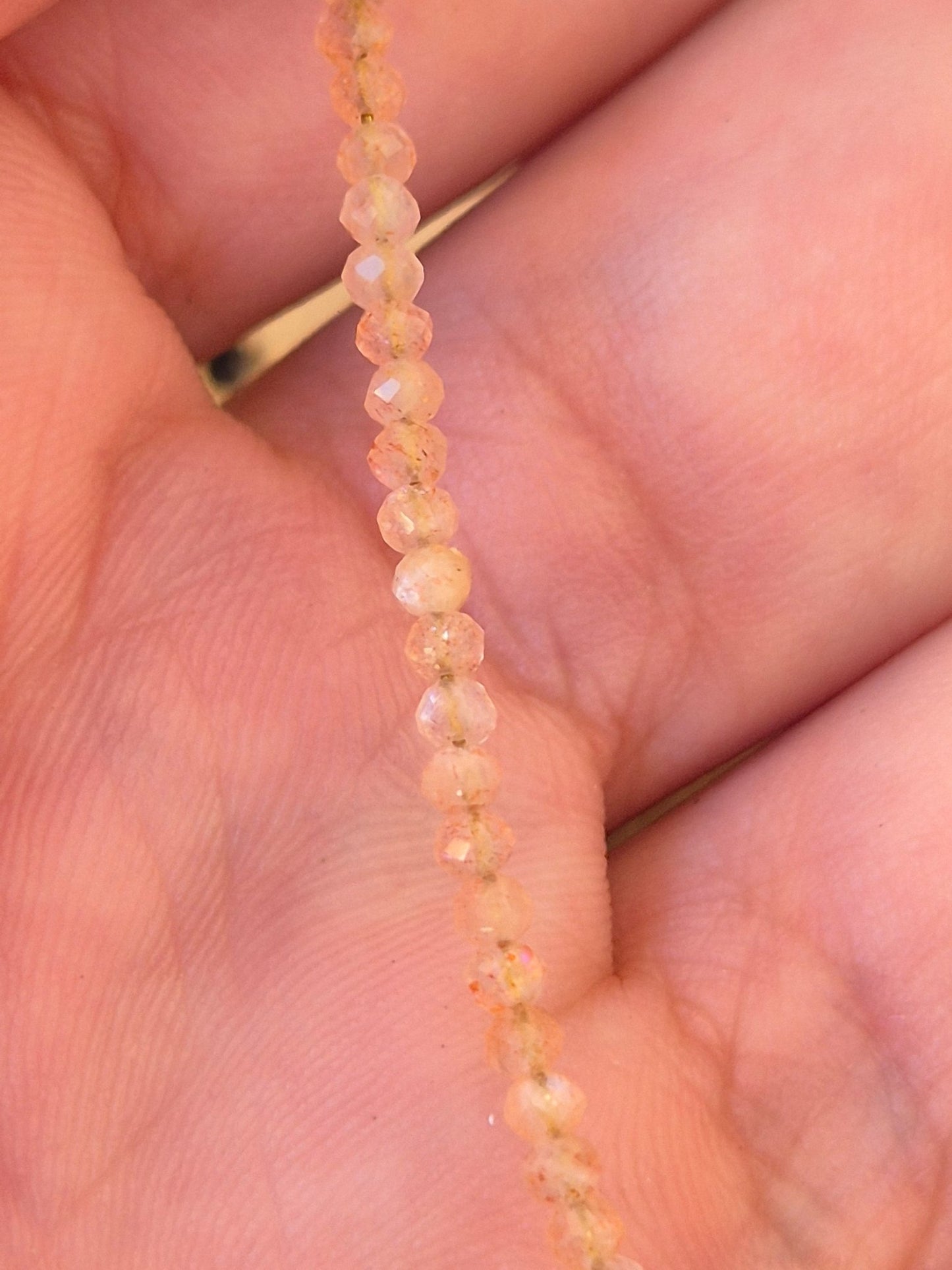 Collar de Piedra Sol Facetado 2 mm - Energía Solar, Éxito y Confianza JoyeriamineralescolgantesTienda esotérica Málaga - La Tienda de Tata Magic: tienda Esotérica en Málaga