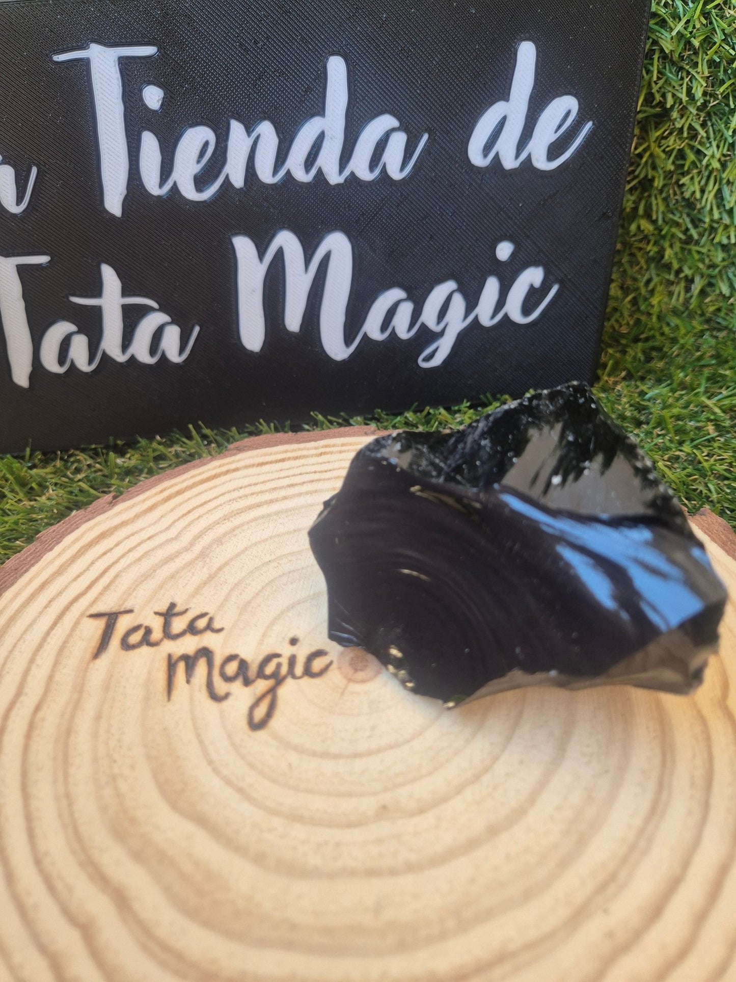 Mineral Obsidiana en Bruto - Protección, verdad y corte energético minerales brutoTienda esotérica Málaga - La Tienda de Tata Magic: tienda Esotérica en Málaga