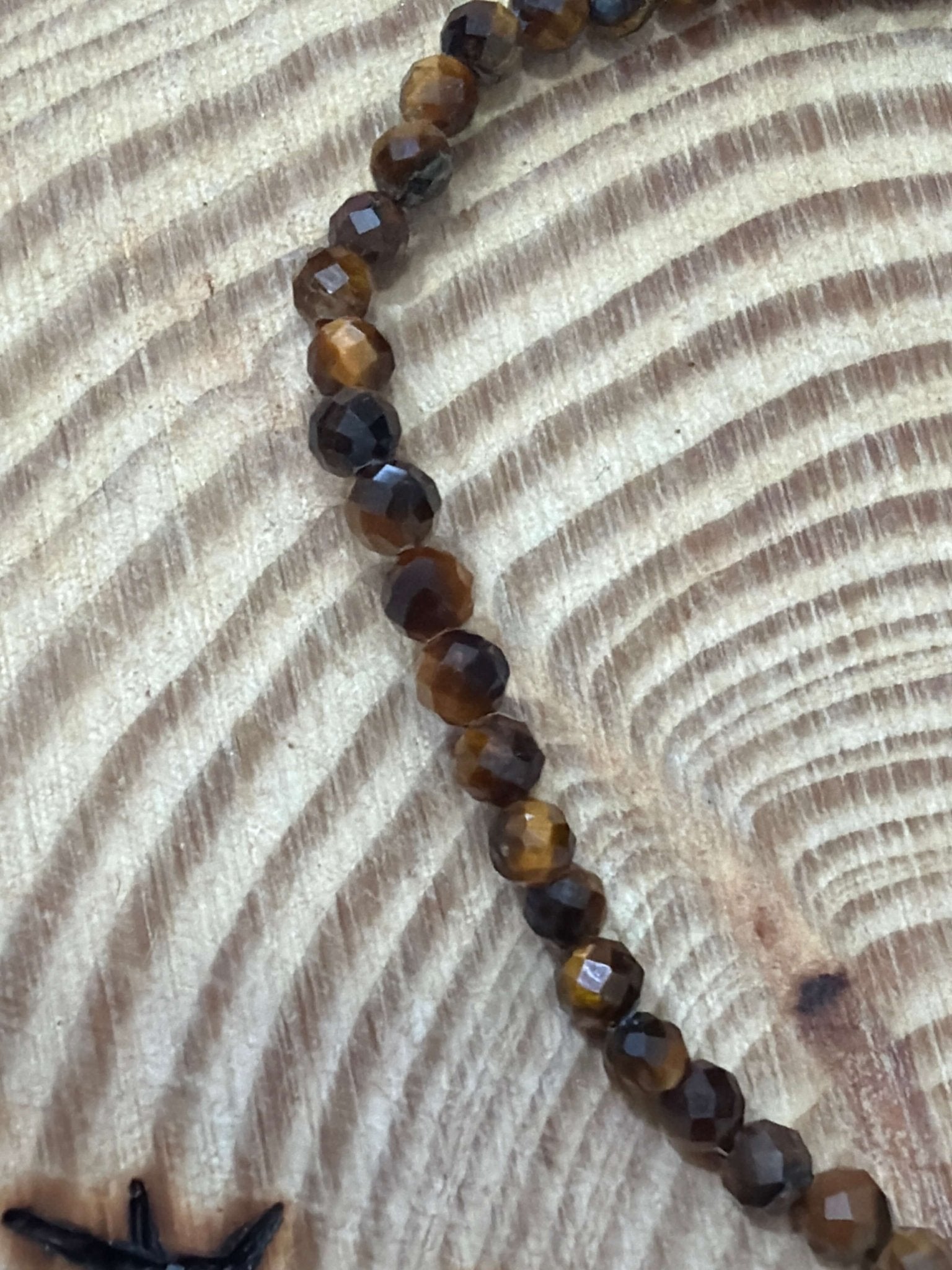 Pulsera ojo de tigre facetado 3mm JoyeriamineralespulserasTienda esotérica Málaga - La Tienda de Tata Magic: tienda Esotérica en Málaga